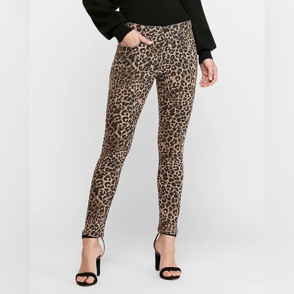 LEOPARD PRINT HIGH WAISTED ANKLE SKINNY JEANS. Size 6. Barely Worn.